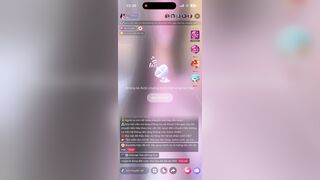 Em gái Live thủ dâm và khẩu dâm p2