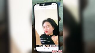 Hot phát hiện thằng bạn bóp vú con ghệ rồi quay video lại