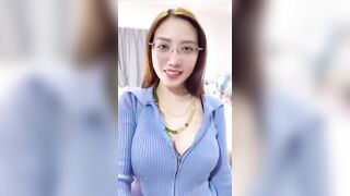 Địt chị gái mũm mĩm vú bự sướng vl ra 2