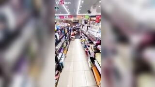Em sinh viên bú cu giữa nhà sách