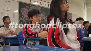 Phát Hiện 2 Đứa Bạn Bóp Vú Móc Lồn Nhau Trong Lớp Quay Video Lại Gửi Cô Chủ Nhiệm