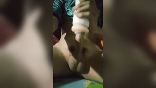 Thủ dâm bằng sextoy 2
