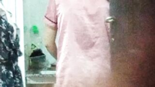 Khoảnh khắc lộ vú non của em sv năm 2