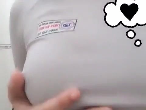 Áo dài VN show hàng vú bự