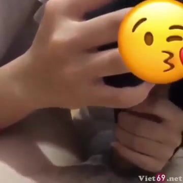 Mẹ gọi điện lúc còn đang học nhóm