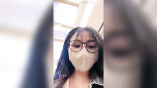 Siêu phẩm idol MMlive gachich (Eria2004) gặp fans xem livestream xin bóp vú và bú lồn