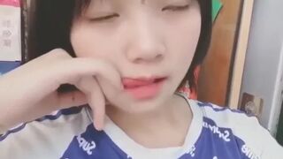 Video tự sướng của em nữ sinh Trung Quốc