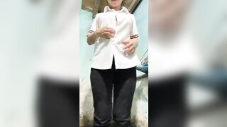 Thủ dâm vú bự