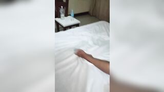 Em học sinh cưỡi ngựa