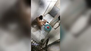 Quay lén e hàng xóm đi tắm thủ dâm bằng vòi nước lên đỉnh rên rjr