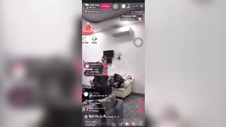 Full clip vợ long9 ngón lộ lồn lông trên live Tiktok