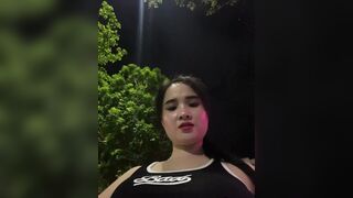 Chị mb vú to thích gạ trai lạ ngoài công viên