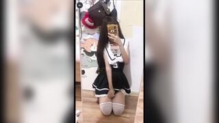 Em học sinh loli mặc đồ người hầu khoe hàng lồn non