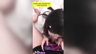 bắt em gái bú cặc rồi mới cho mượn dt chơi