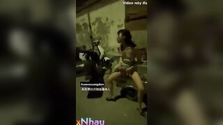 Sex độc lạ, Dâm nữ chạy ra giữa đường thủ dâm gạ bú cu ngla