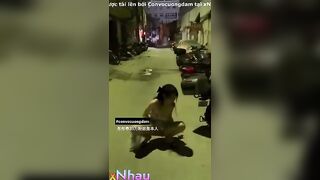 Sex độc lạ, Dâm nữ chạy ra giữa đường thủ dâm gạ bú cu ngla