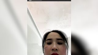 Chị mb đi thể dục gạ trai vào phòng wc thủ dâm vú to lồn múp