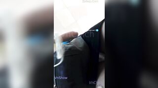 Quay lén em gái làm ở điện máy xanh lòi hết lông lồn ra ngoài si líp dâm vkl