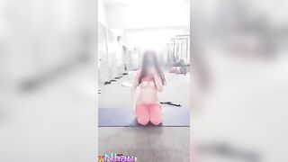 E học sinh tập gym cởi đồ chát sex thủ dâm móc lồn ngon vkl ra