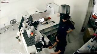 Vợ check cam thấy chồng gạ nhân viên và cái kết, bé nv xinh thật sự