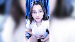 Em gái MMLive lam_lucky xinh đẹp lắc lư cởi đồ thật là quyến rũ quá đi mà (lam only)
