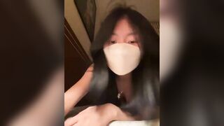 Nhỏ em gái non tơ, mình dây tập show livestream kiếm thêm thu nhập nè!