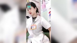 Ra đầu đường Trần Nhân Tông là gặp, con này ngồi quầy từ sáng đến 2h chiều