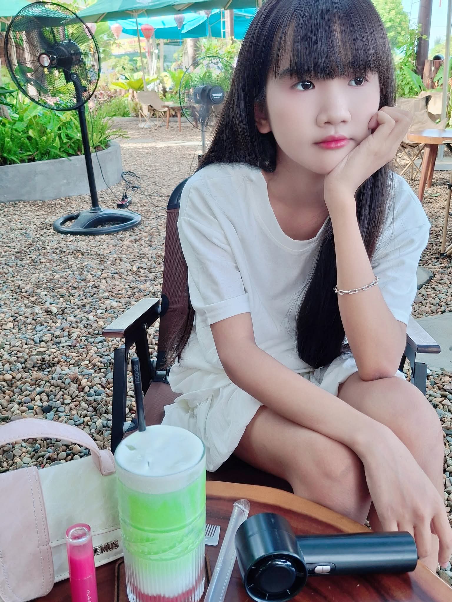 Móc lồn cháu họ thô bạo