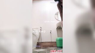 E học sinh lần đầu live app sex ngại nên show vú ko dám thủ dâm