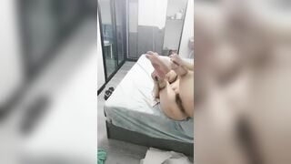 Trói tay chân vào rồi tra tấn cái lồn mọng nước này