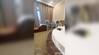 máy bay lan ngọc book nv masage lên phòng xong rình rình dí lồn vào bắt nó bú