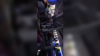 Tranh thủ giúp ba trên xe