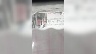 Quay lén e gái non tơ tắm