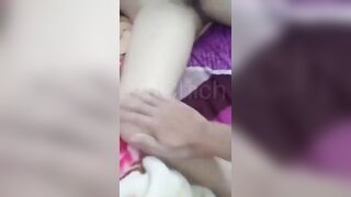 Độc lạ, Được bạn thân nhờ bôi thuốc ở lồn rỉ cả nhớt ở lồn ra