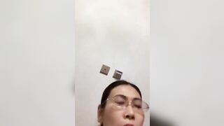 dì live bú cu cho thằng cháu để kiếm tiền