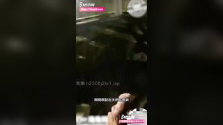 em gái tôi và tôi đã có một chuyến đi thực địa thú vị trên cầu đi bộ và bị vắt khô