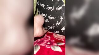 Đang sờ mông to, trắng, tròn thì mẹ vợ tỉnh giấc