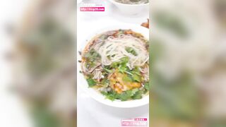 dụ dỗ anh rể đổi lấy vé du lịch và trả tiền cho cơ thể của cô ấy