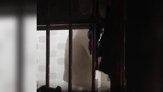 Quay lén chị họ tắm 6