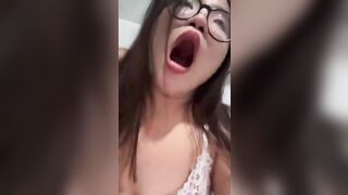 Nhỏ đeo mắt kiếng! Leak nè!!!