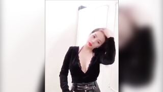 Full Album Clip Trịnh Thúy Vân, Phú bà gạ e taxi djt nhau khẩu dâm trên xe
