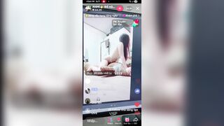 Em gái cởi gấu  ước ác