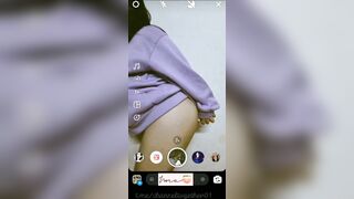 E gái tự check hàng trước khi đi public lồn cho thiên hạ xem