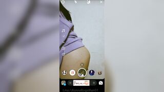 E gái tự check hàng trước khi đi public lồn cho thiên hạ xem