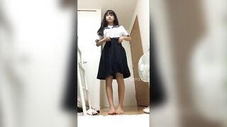 Em HS nhật bản thích thú show hàng cho ae xem
