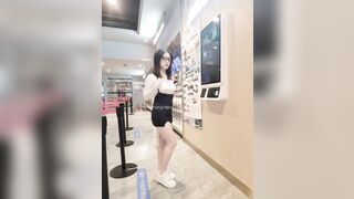 Nhét đuôi cáo vào lỗ nhị bạn gái rồi rủ đi xem phim