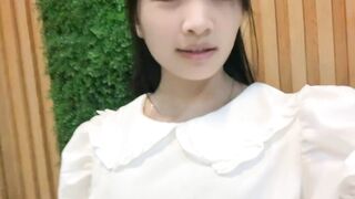 Em ko dùng app anh nhìn em nứng hum