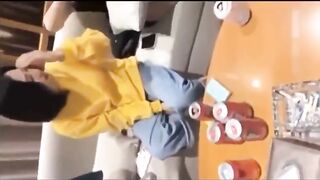 Oẳn tù tì cởi quần áo cùng 3 con bạn thân dâm trốn người yêu đi chơi
