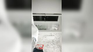 Quay lén bé học sinh tắm