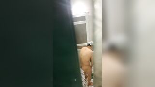 Trời nóng quá, chị gái tắm xong thả rông luôn cho mát máy